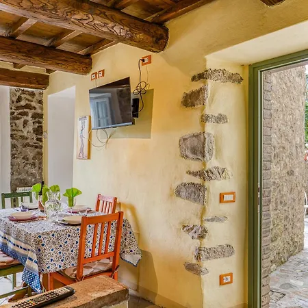 Apartment Peppe's House In Garfagnana - Happy